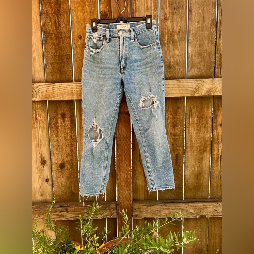 Abercrombie & Fitch Light Blue Distressed Cropped Jeans
